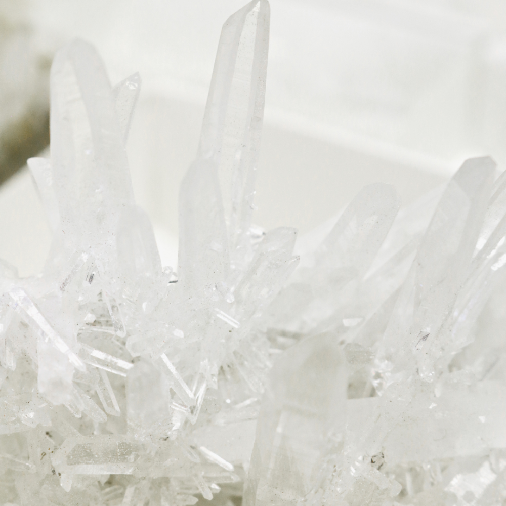 Bergkristall Schmuck: Eleganz & Energie zum Tragen