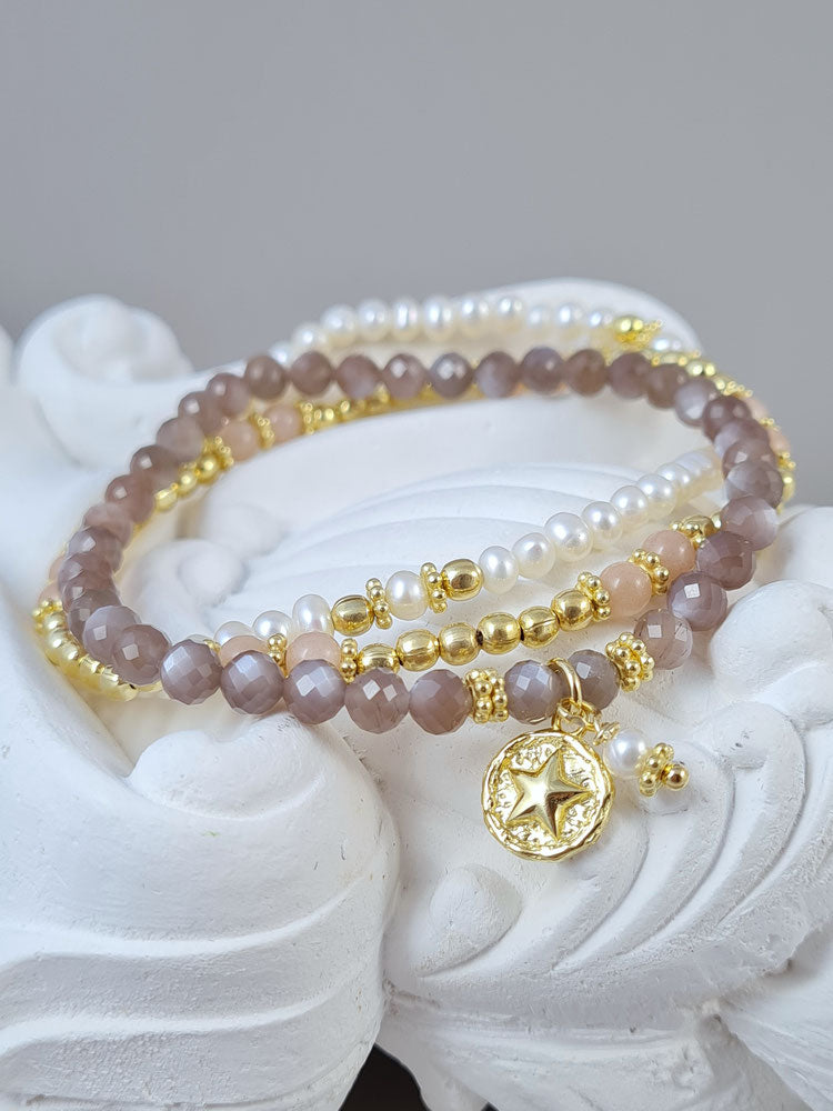 Armschmuck aus chocolate Mondstein, Süsswasserperlen, Sonnenstein und Silber vergoldet * (DAB 141)