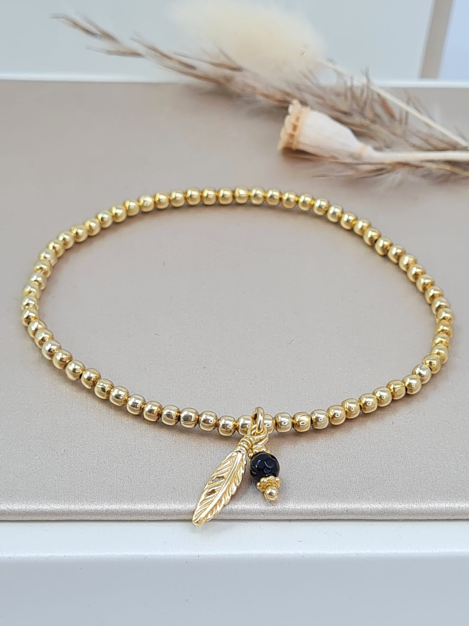 Silberkügelchen Armband vergoldet mit Onyx Anhänger und Federanhänger (DAB 190)