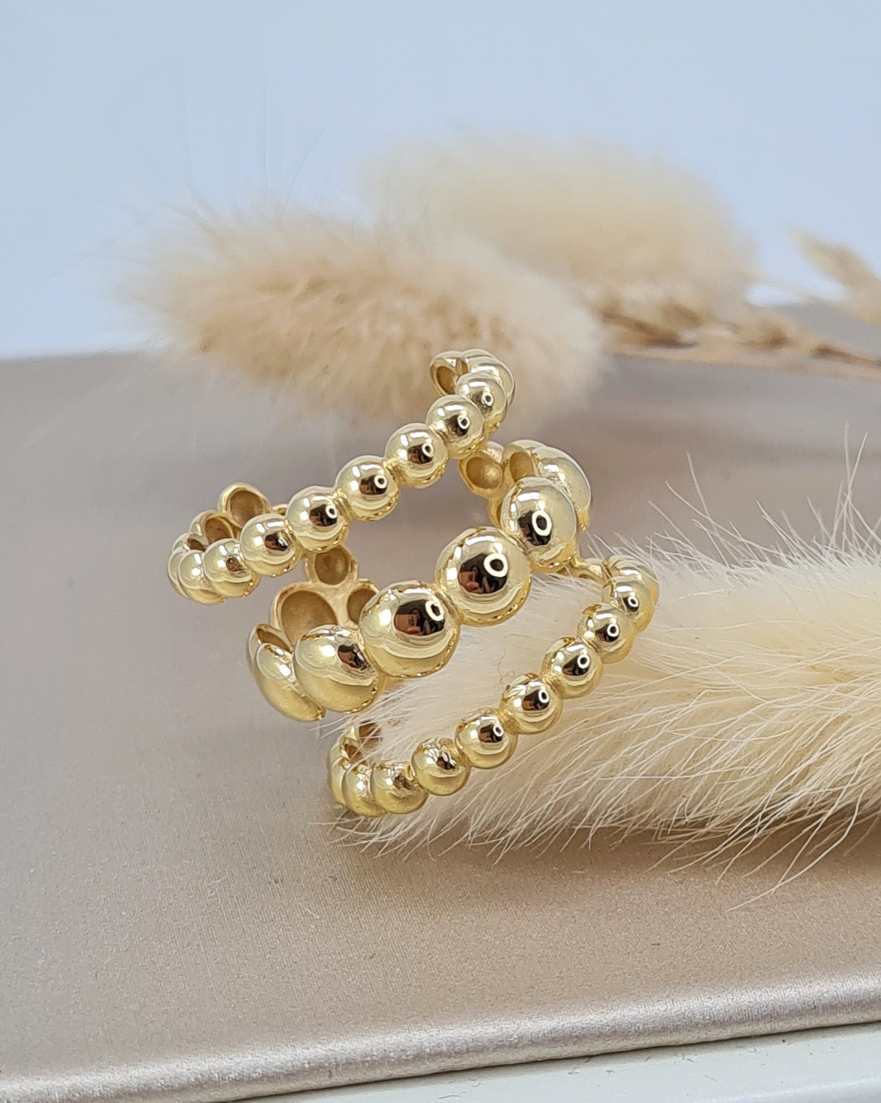 Moderner Statement-Ring von Pink Sand – dreireihig mit Dots-Muster (DFR 43)