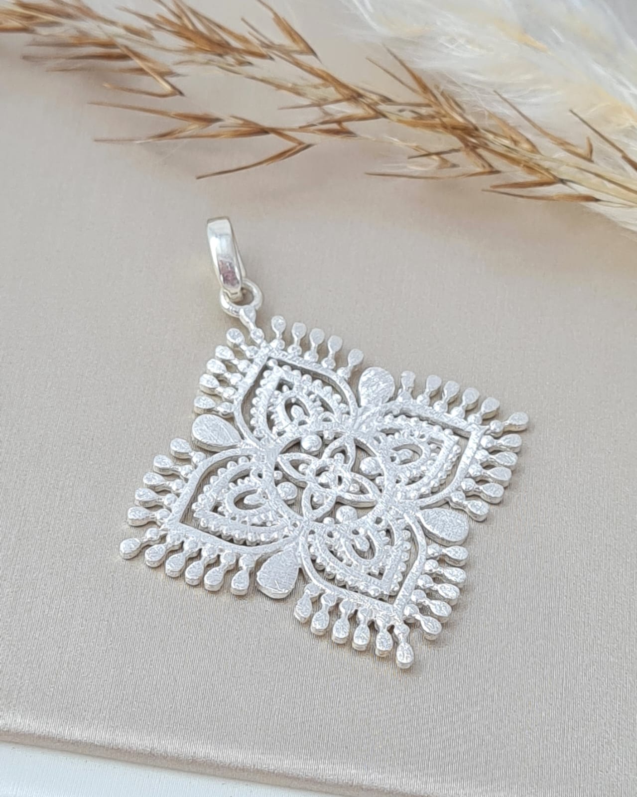 Silber Schmuck Anhänger - rautenförmiger Blumenanhänger (DHSS 10)