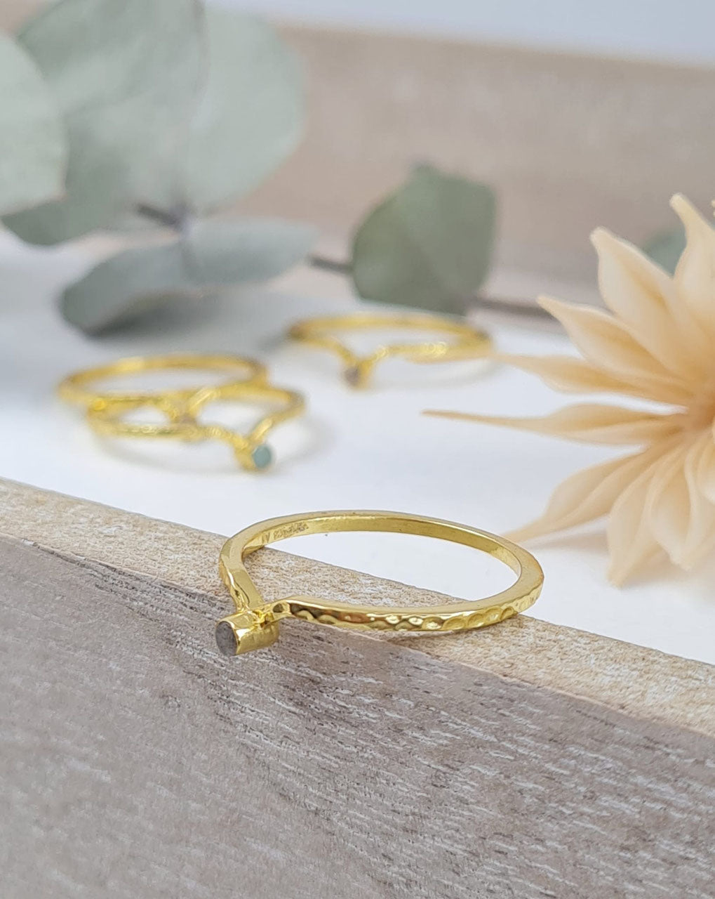 Ring aus vergoldetem Sterlingsilber 925 und Labradorit (DFR 6)