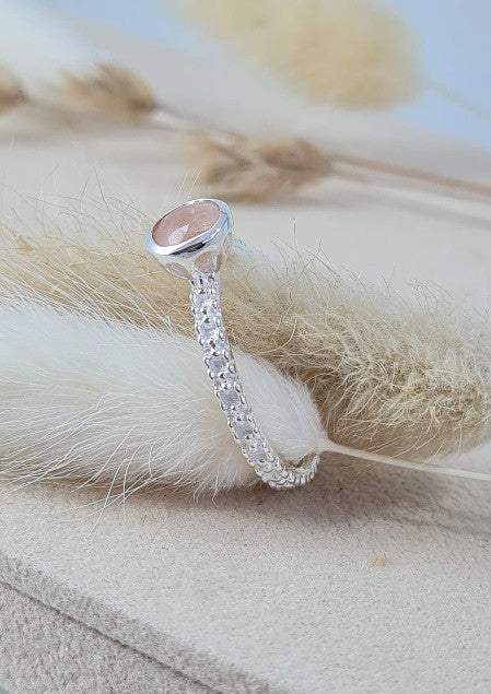 Ring aus Silber mit peach Mondstein (DFR 91)