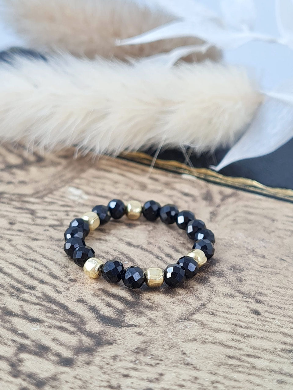 Ring auf Elast - Granat und Onyx * (DFR 76)