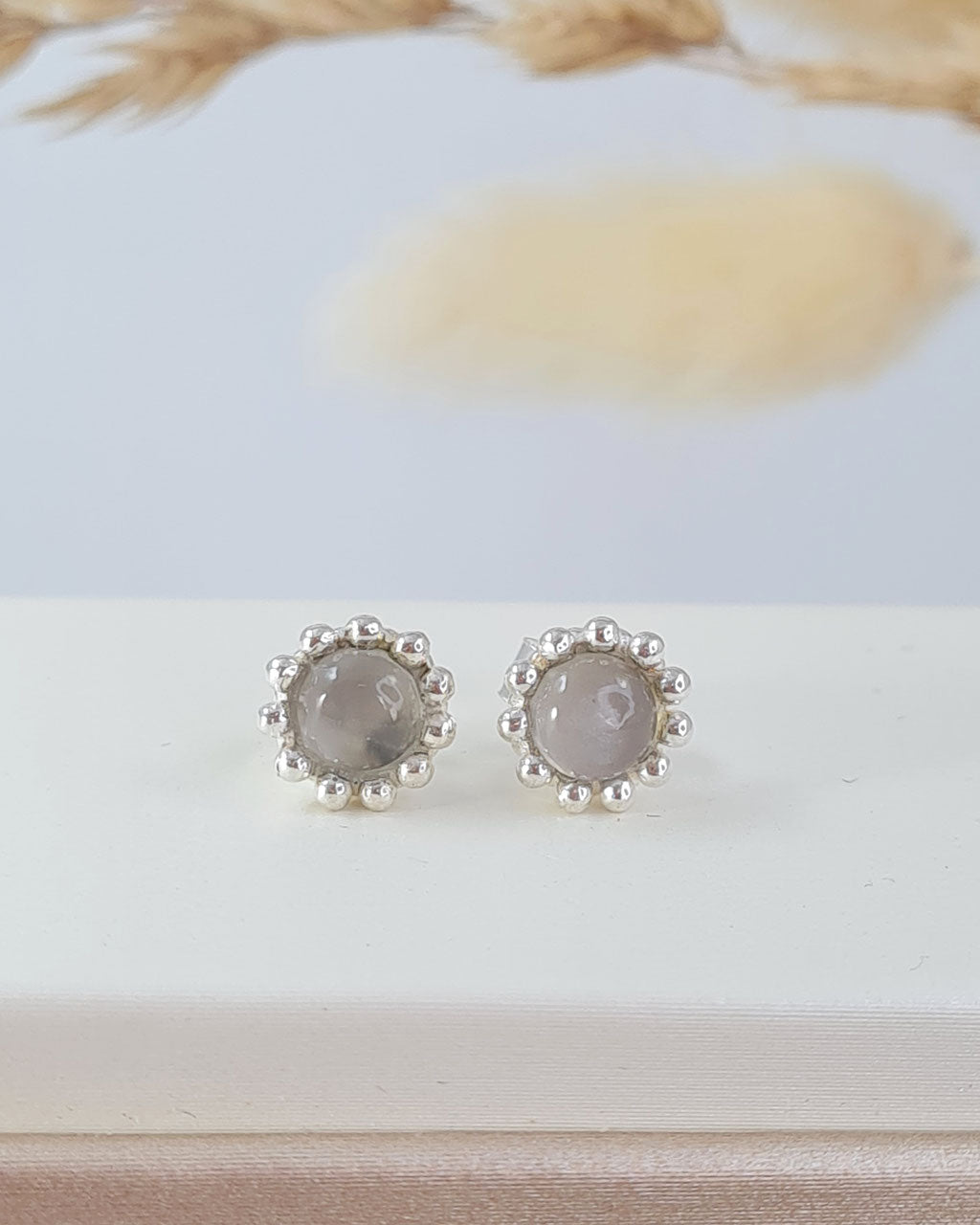 Graue Mondstein Ohrstecker - Sterling Silber 925 mit Dots, elegante Ohrringe (DOS 146)