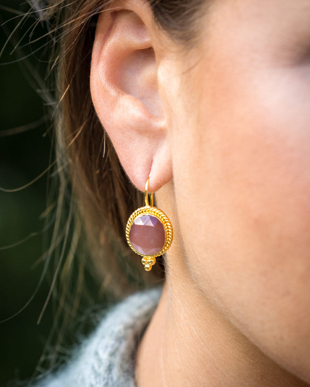 Ohrhänger aus vergoldetem Silber und Chocolate  Mondstein (DOS 10)