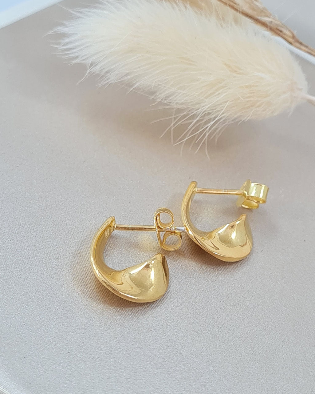Gold-Creolen Twist für moderne Mädchen (OSM 20)