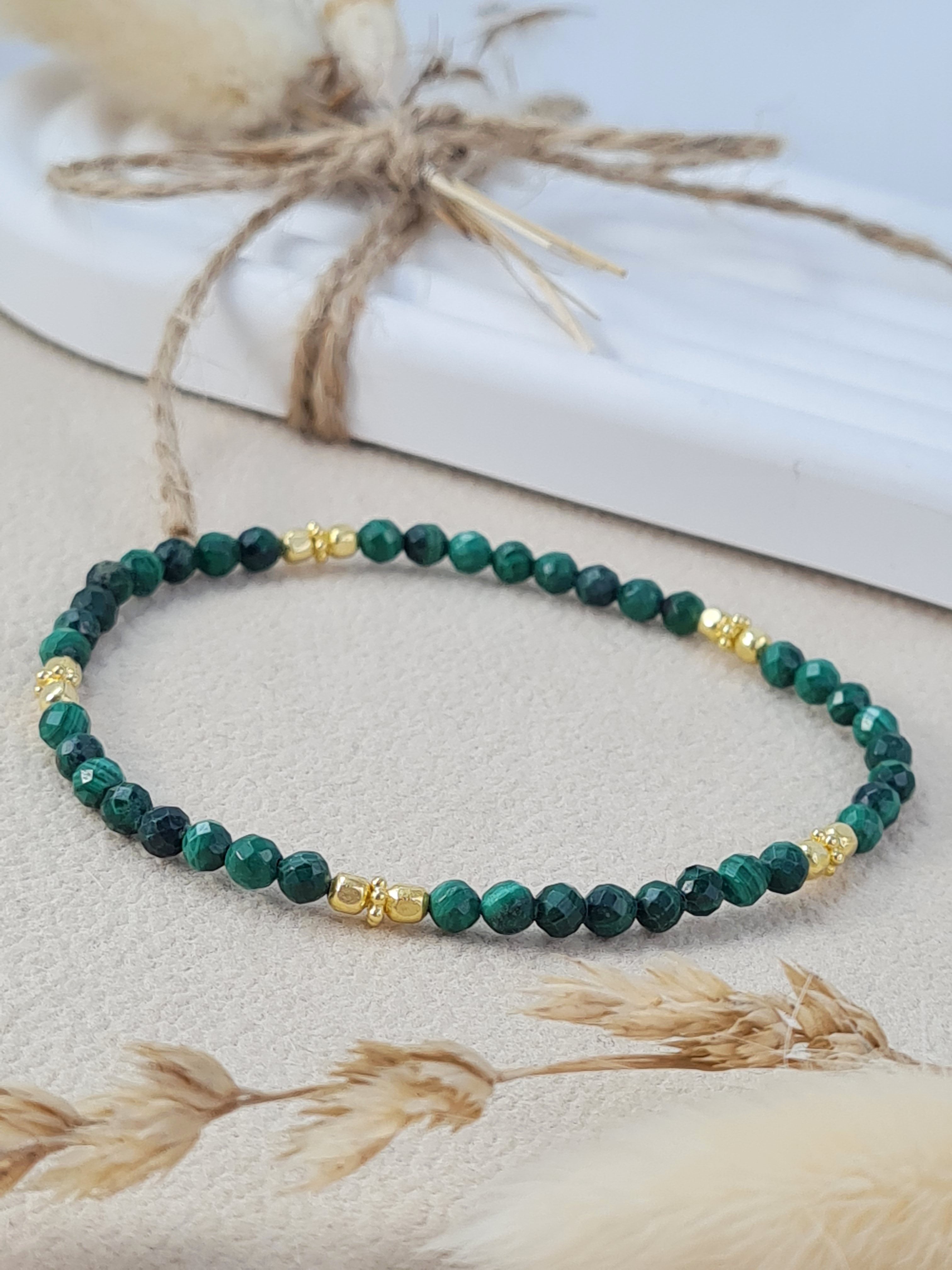 Facettiertes Malachit-Armband mit goldenen Akzenten * (DAB 243)