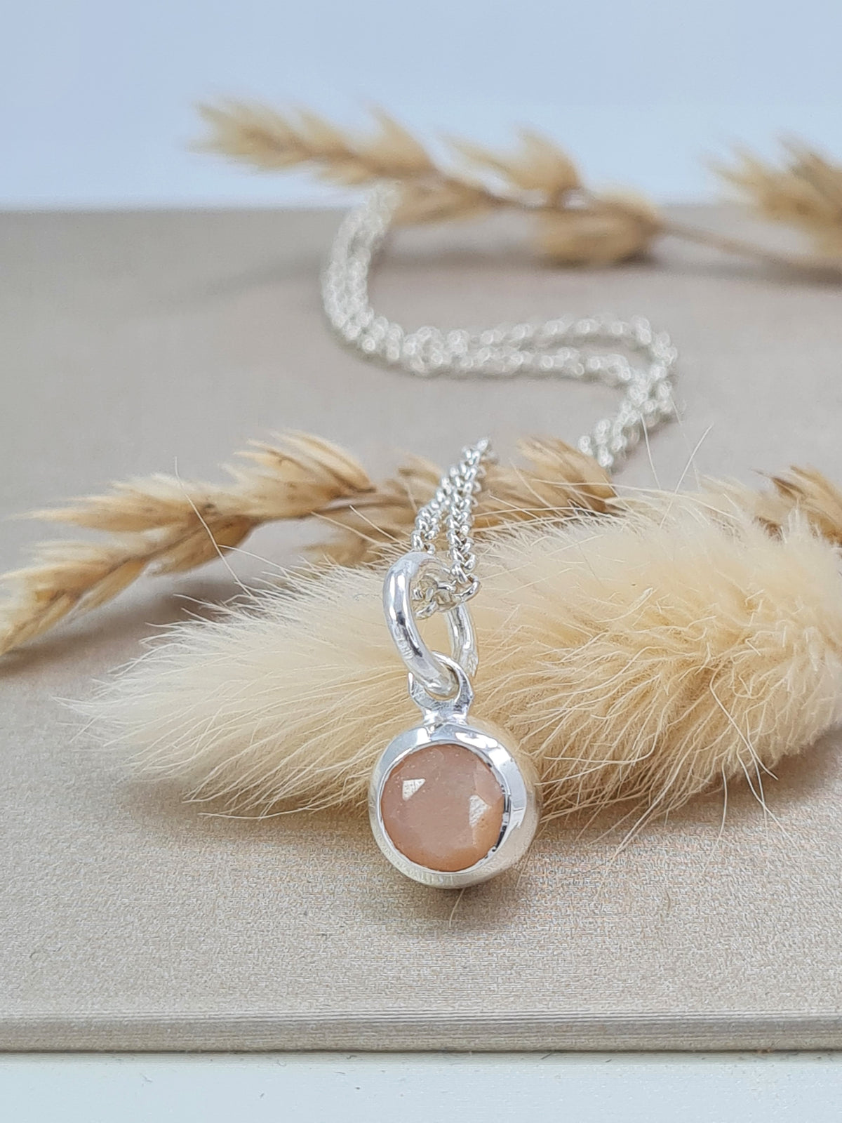 Peach Mondstein Halskette 925 Silber – Edelsteinschmuck (DHS 132)
