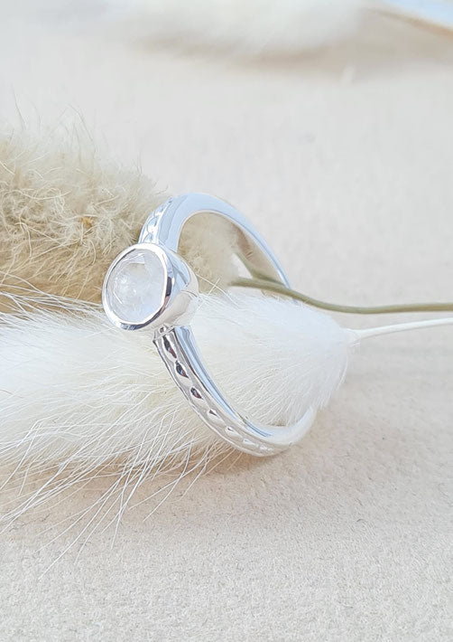 Ring aus Sterling Silber 925 mit Regenbogen Mondstein (DFR 82)