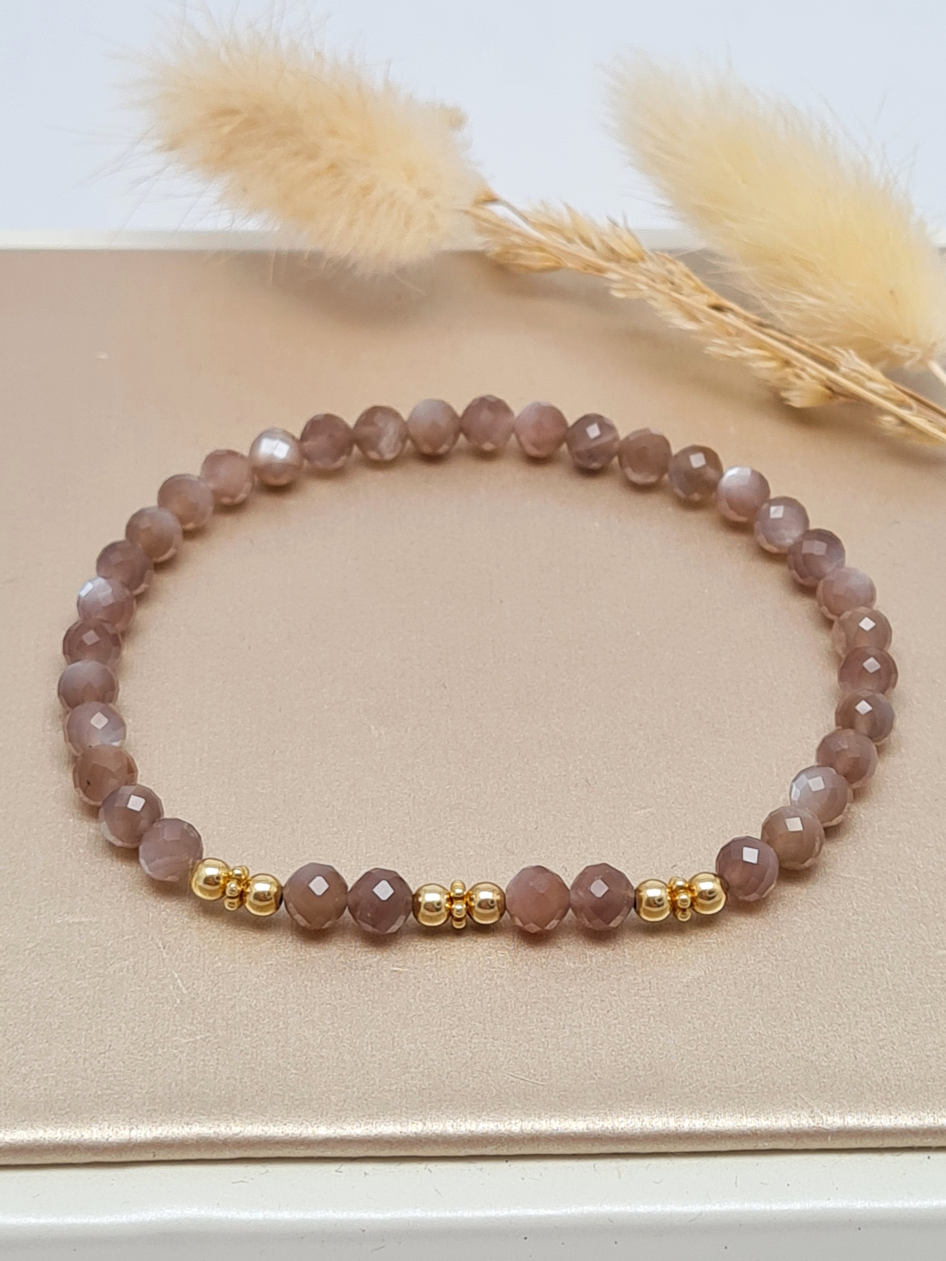 Chocolate Mondstein Armband – facettierte 4 mm Edelsteine & vergoldete Silber-Elemente * (DAB 268)