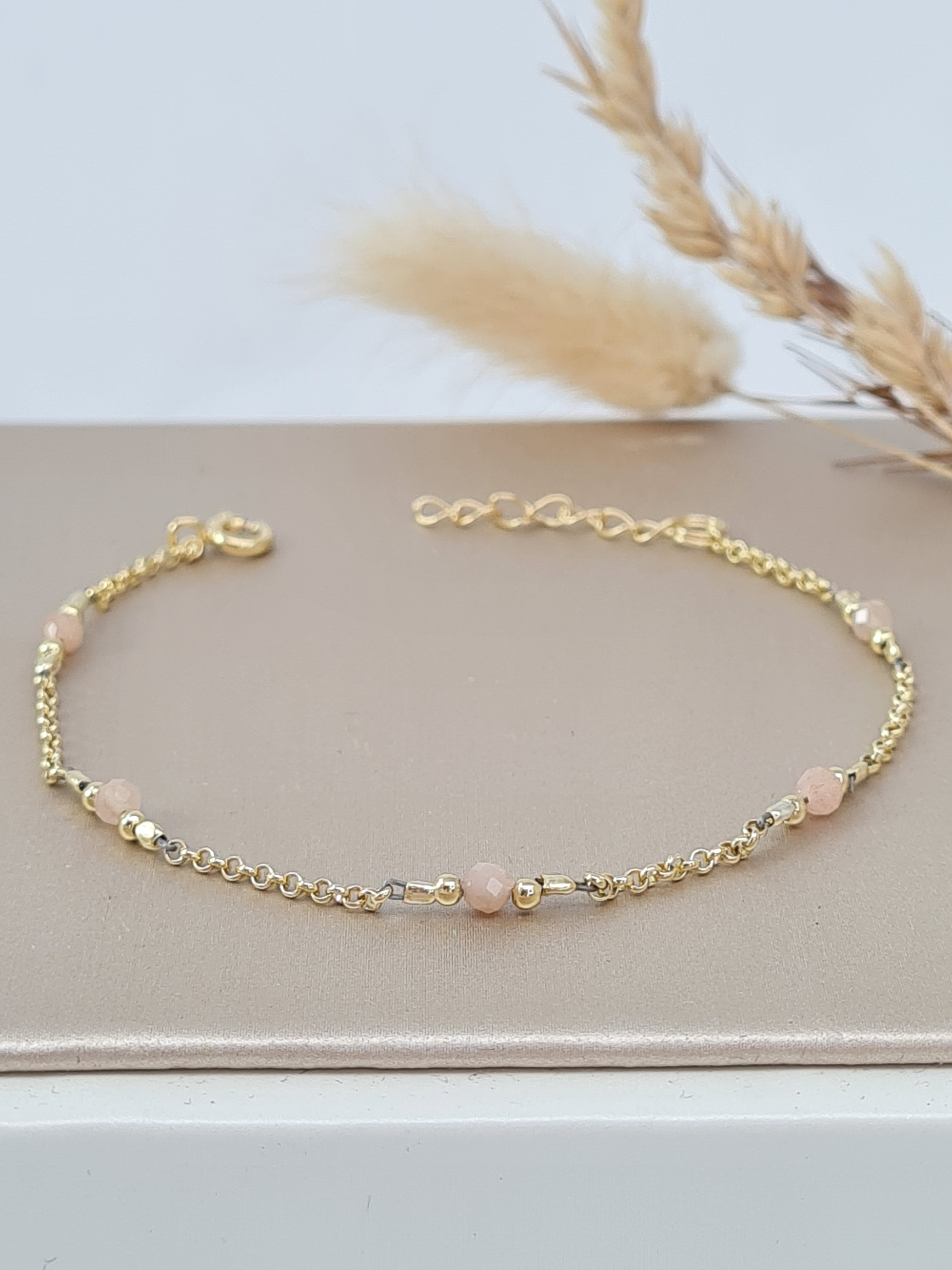 Zartes Goldarmband mit Peach Mondstein | 925 Silber vergoldet