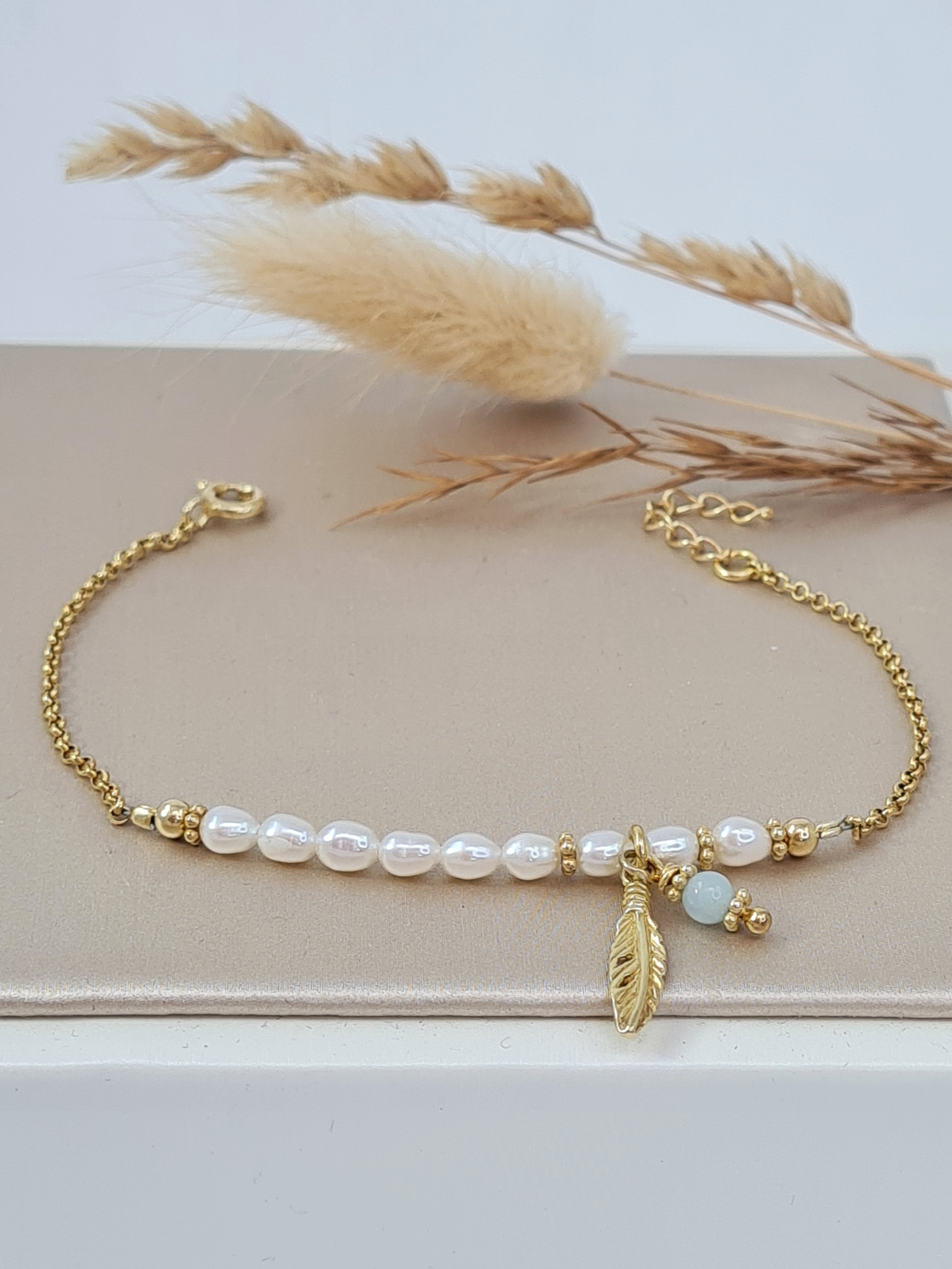 Vergoldetes Damen-Armband Silber 925 mit Süsswasserperlen, Feder- und Amazonit-Anhänger * (DAB 262)