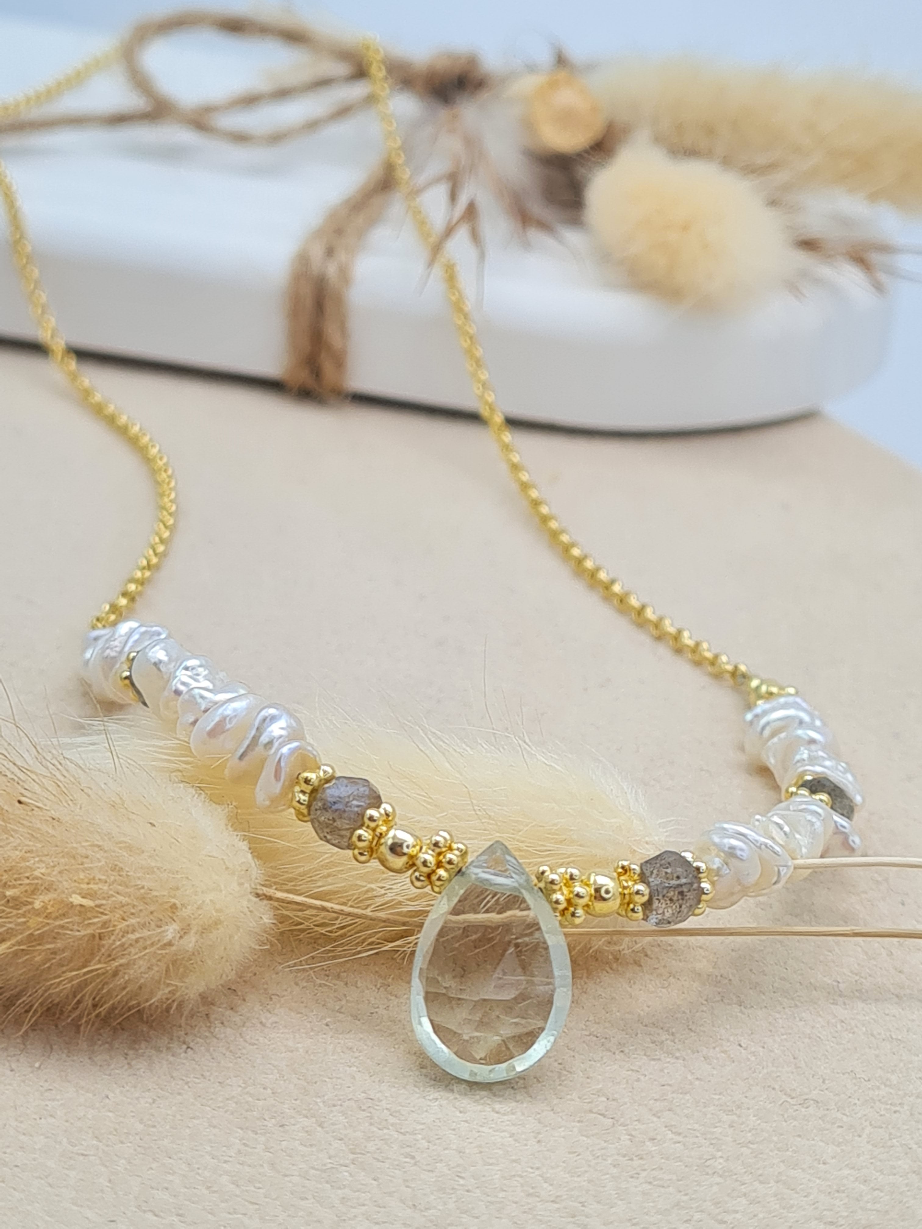 Vergoldete Edelstein Halskette – Grüner Amethyst, Süsswasserperlen & Labradorit (DHS 101)