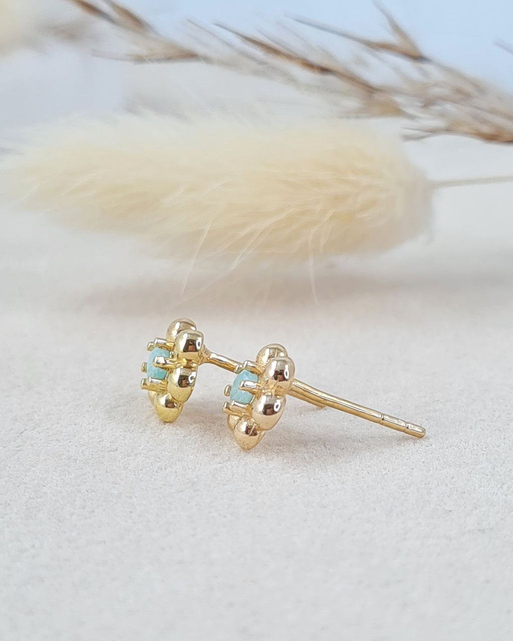 Mädchen Ohrstecker Silber vergoldet mit Mondstein (OSM 3)