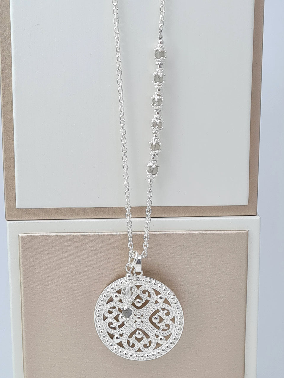 lange Silberkette mit grossem floralem Anhänger (DHSS 15)