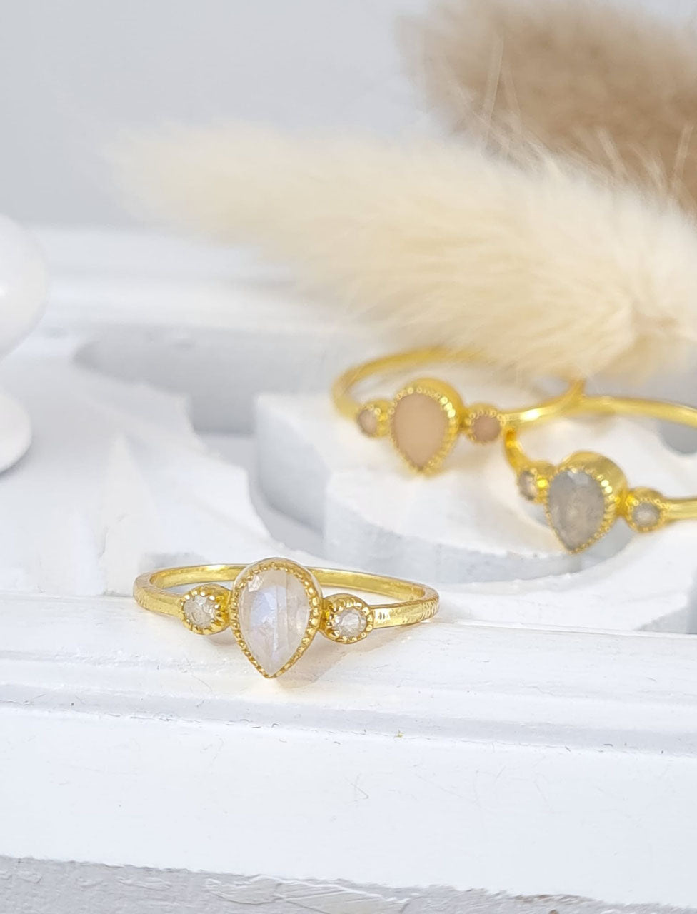 Ringe aus vergoldetem Sterlingsilber 925  und Regenbogen Mondstein oder peach Mondstein (DFR 5)