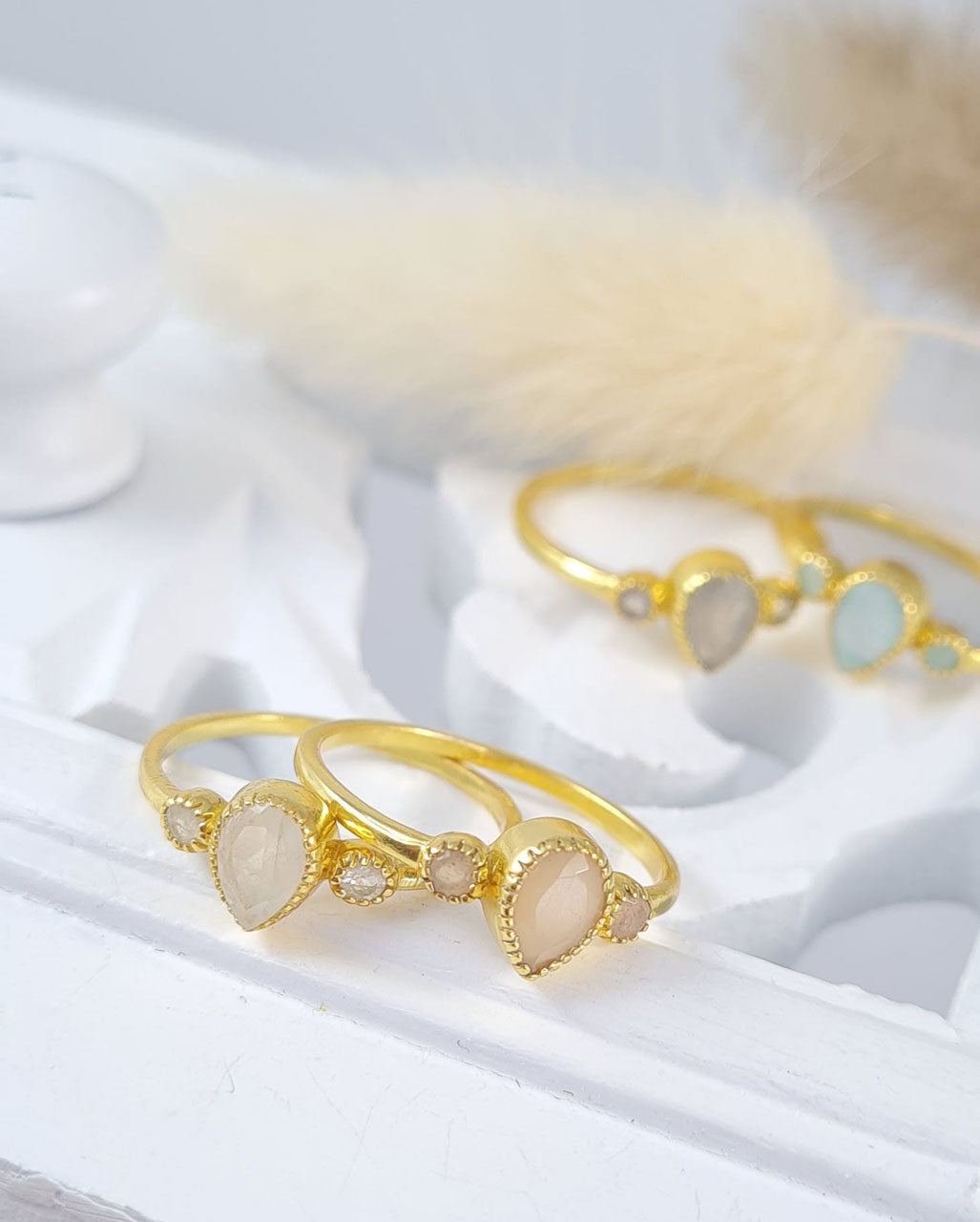 Ringe aus vergoldetem Sterlingsilber 925  und Regenbogen Mondstein oder peach Mondstein (DFR 5)