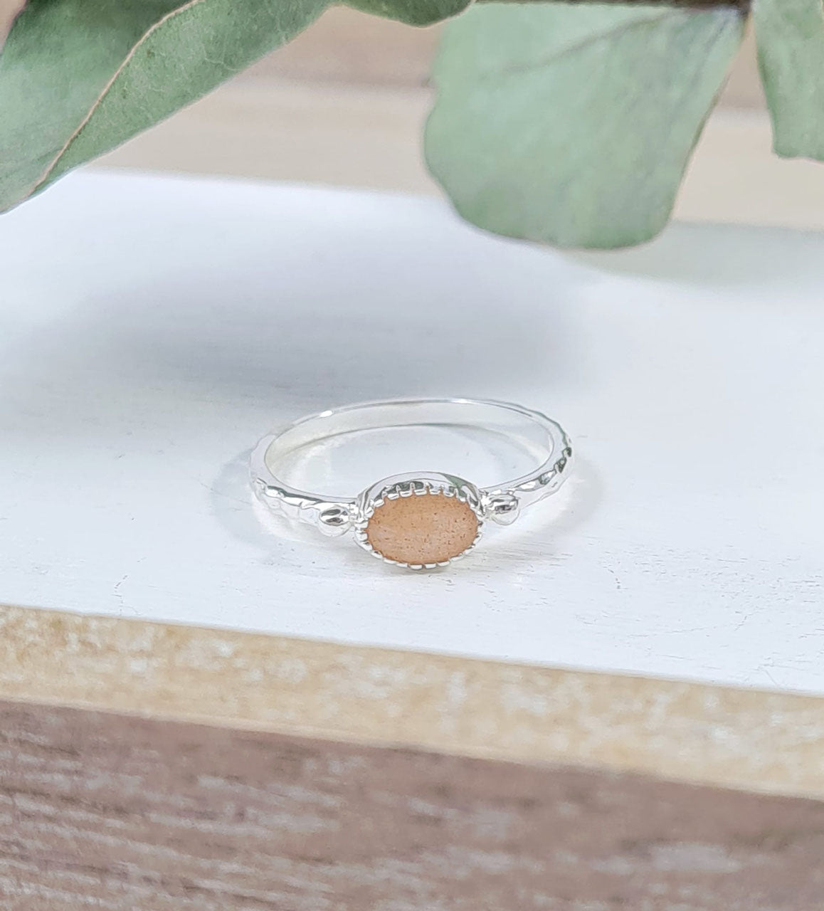 Ring aus Sterlingsilber 925  und peach Mondstein (DFR 60)