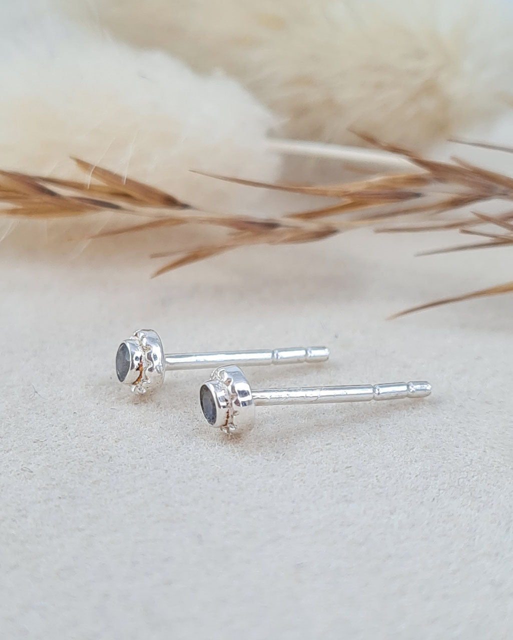 kleine Silber Ohrstecker mit Labradorit (OSM 16)