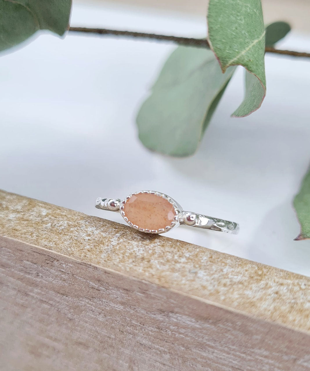 Ring aus Sterlingsilber 925  und peach Mondstein (DFR 60)