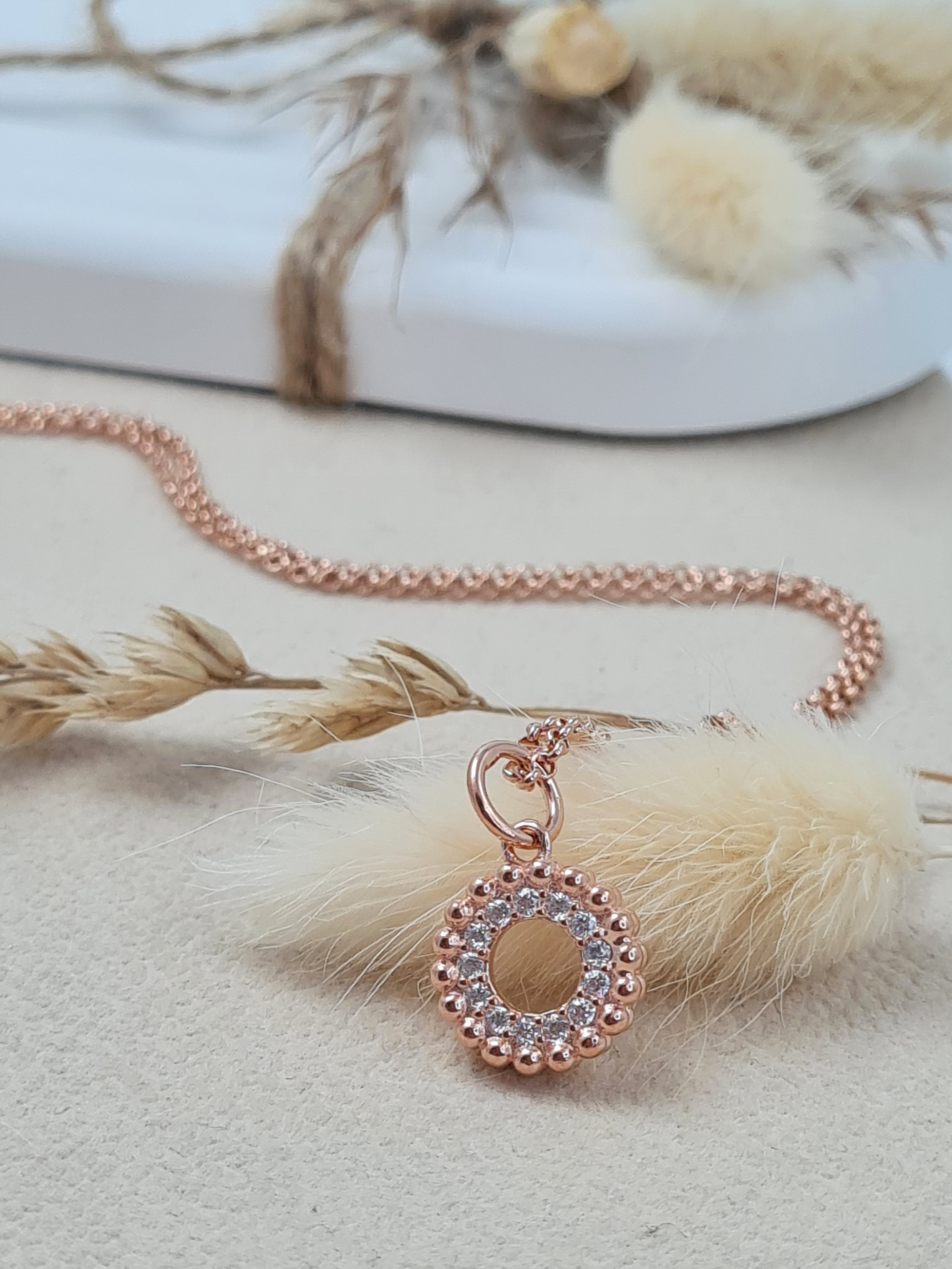 Elegante Silberkette mit rosegoldener Veredelung und rundem Zirkonia-Anhänger