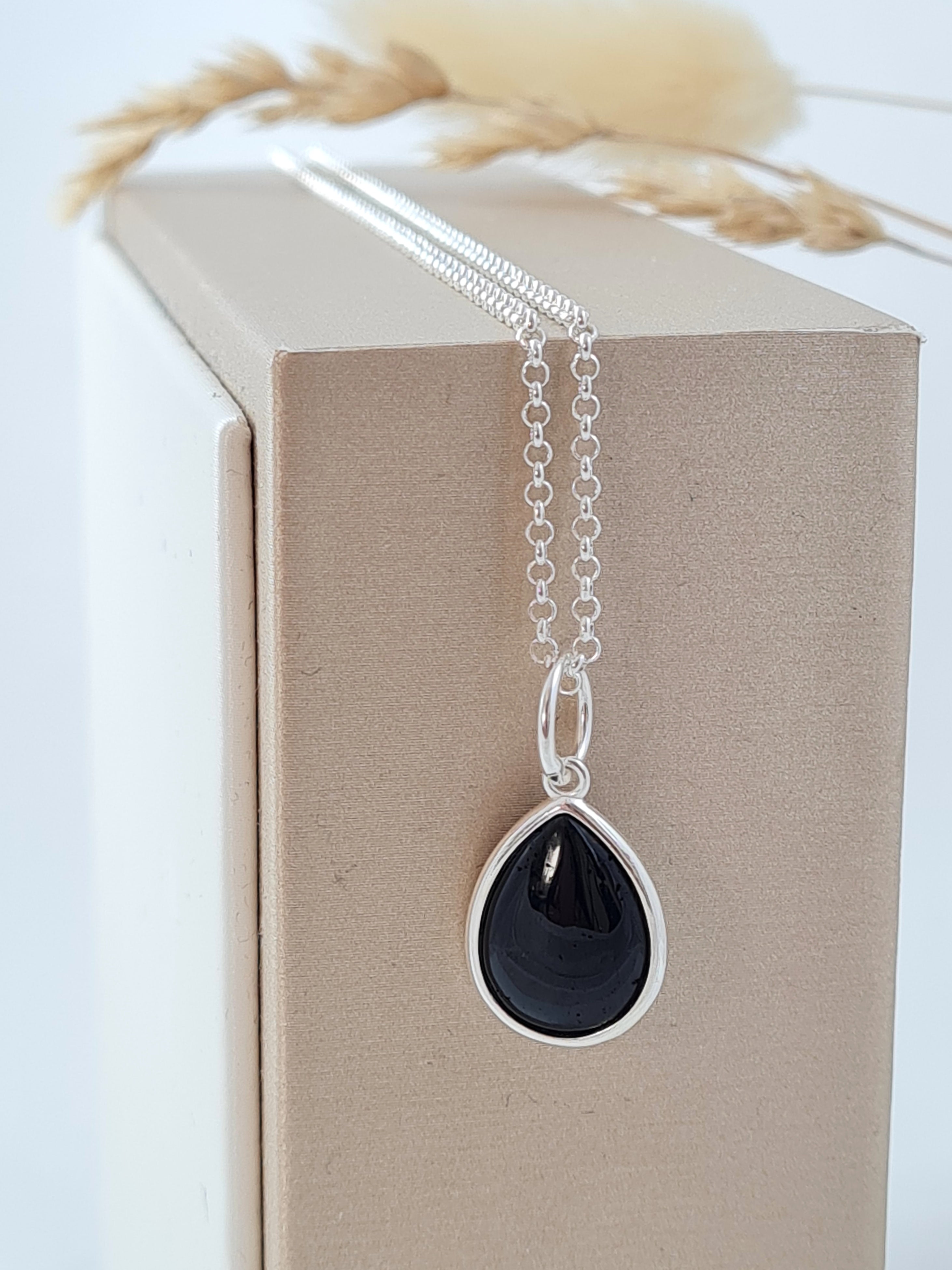 Schwarze Turmalin-Kette mit Tropfenanhänger (DHS 104)